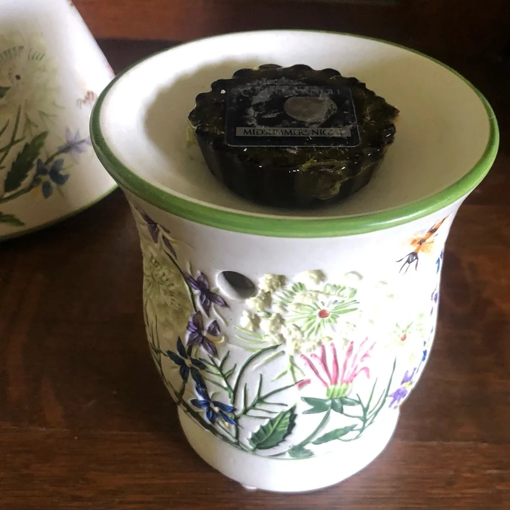 Vintage Yankee Candle Embossed Wildflowers & Bees Shade Topper & Tart Warmer Set